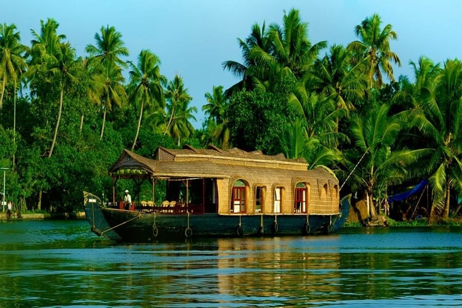 Munnar Thekkady Alleppey Tour Package